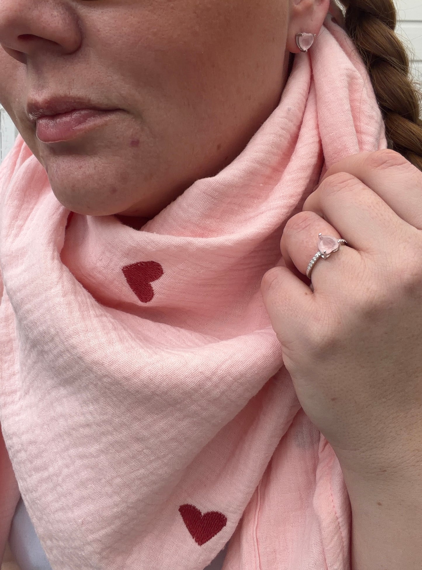 Musselintuch rosa mit Herzen