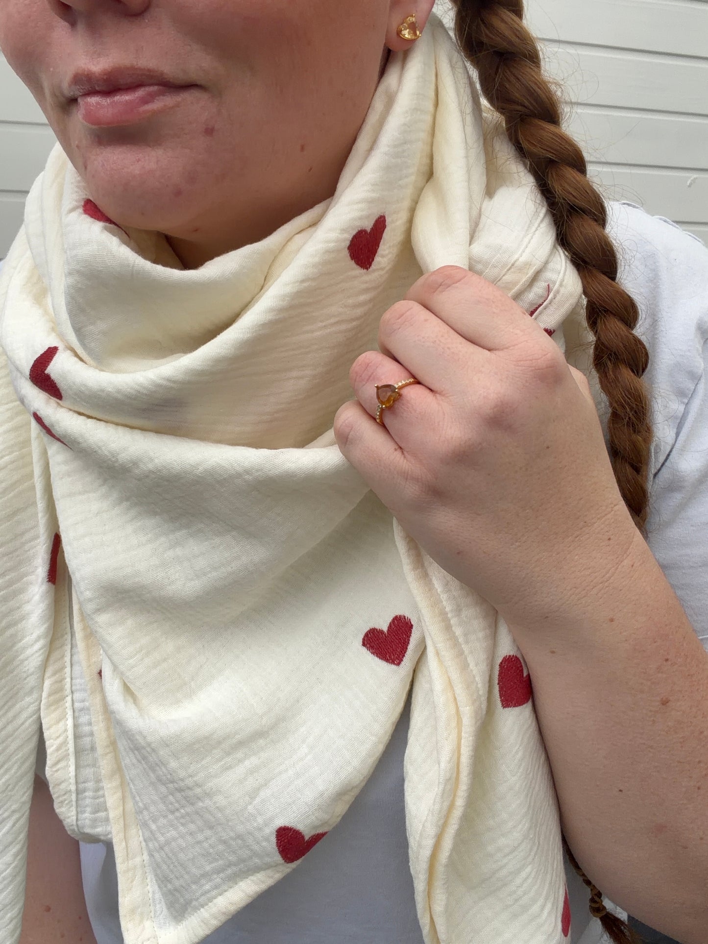 Musselintuch beige mit Herzen