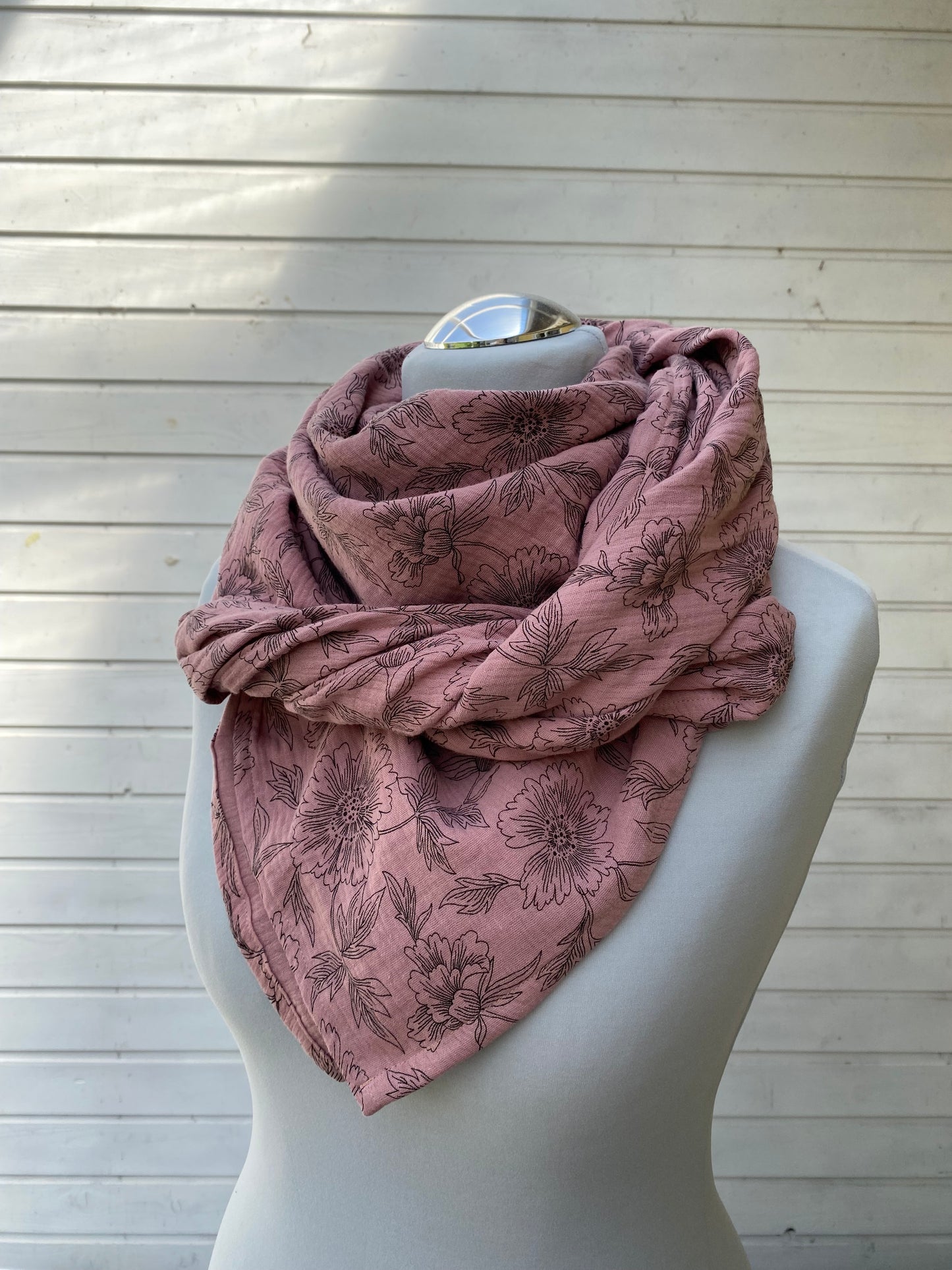 Musselintuch mit Blumenprint altrosa