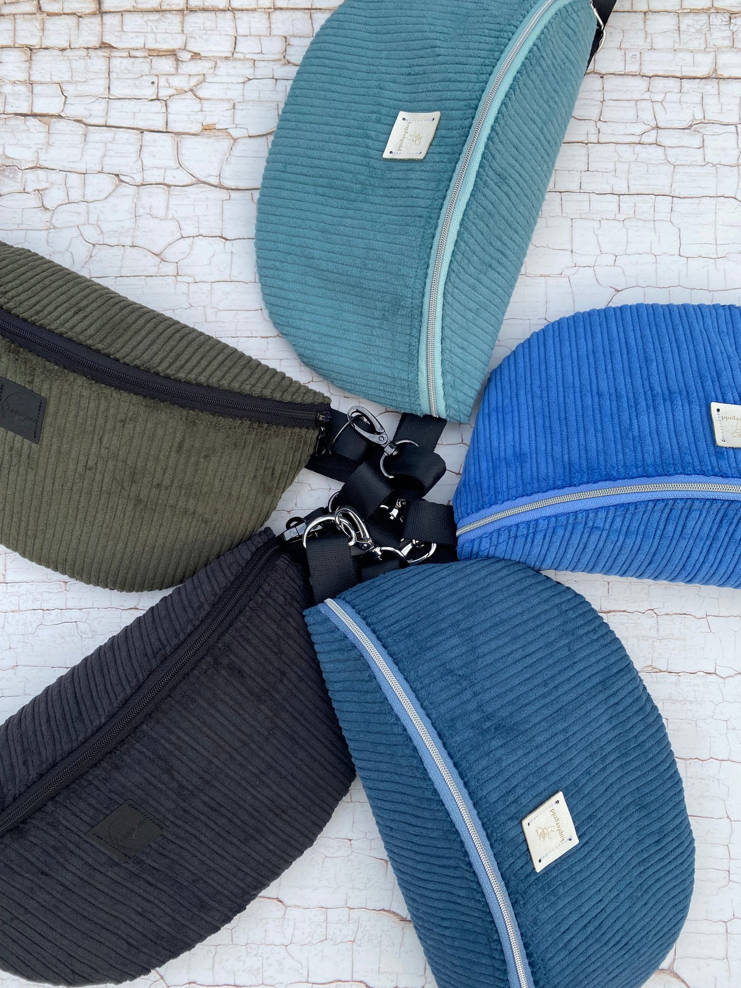 Bauchtasche aus Breitcord in petrol