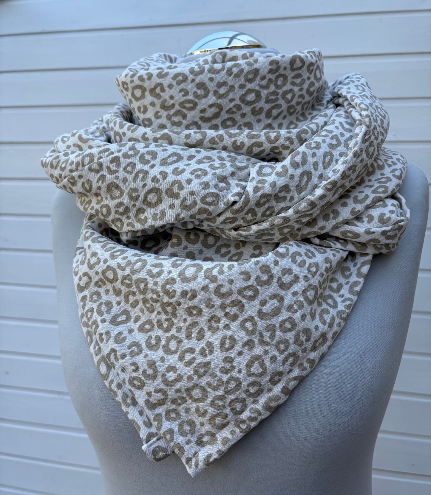 Musselintuch mit Leoprint weiß/beige