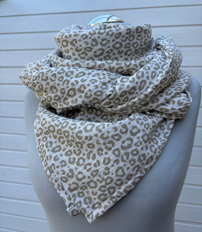 Musselintuch mit Leoprint weiß/beige