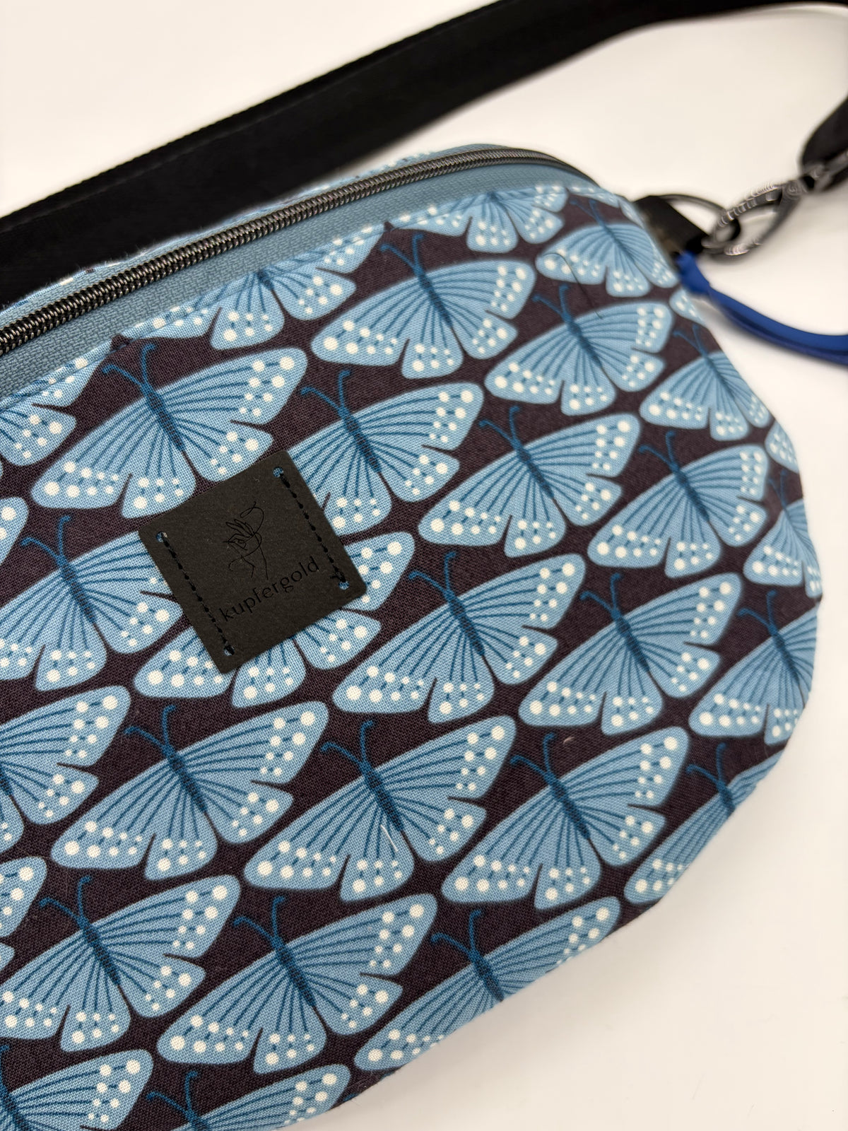 Bauchtasche mit Schmetterlingen blau