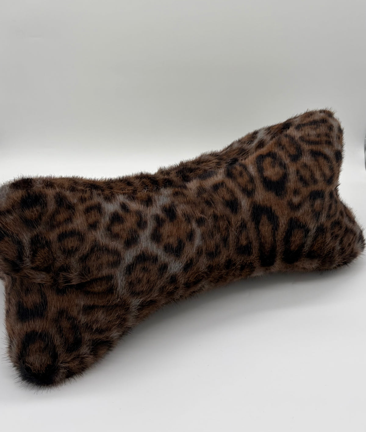 Leseknochen Kunstfell Leoprint grau/braun