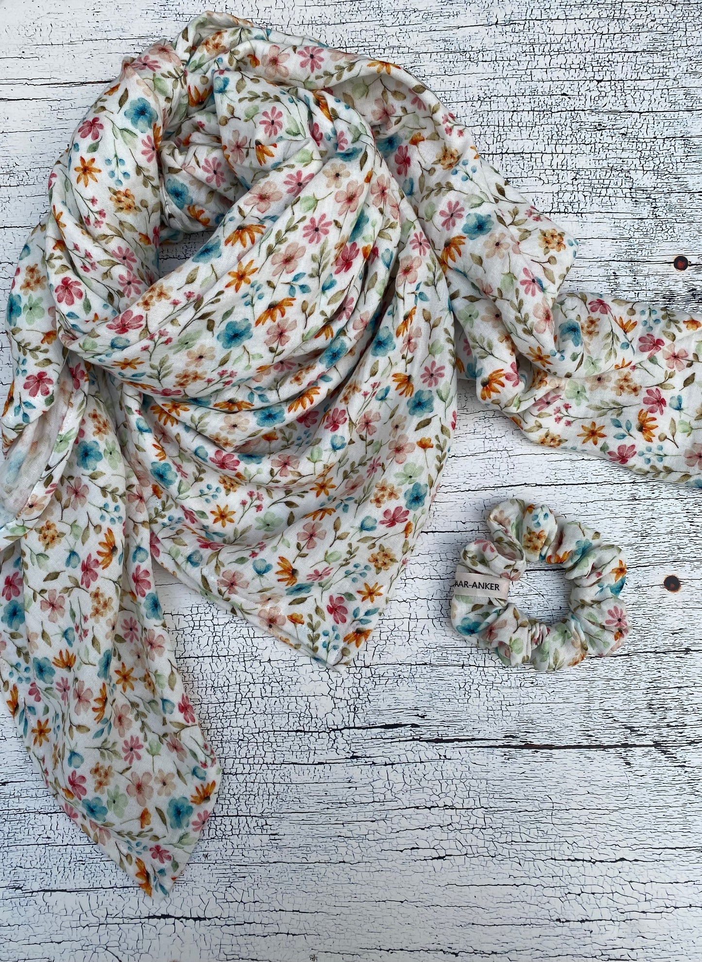 Musselintuch mit Pastell Blumen