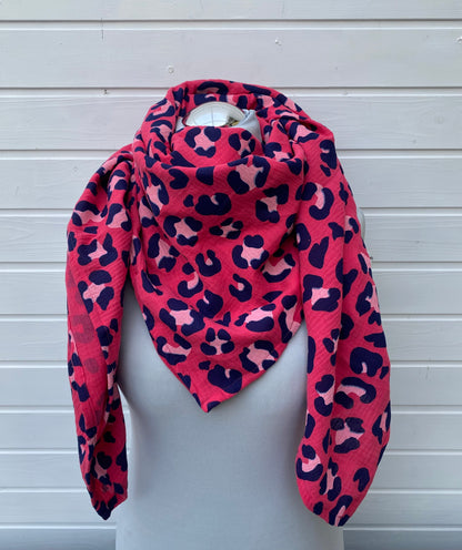 Musselintuch mit Leoprint Fuchsia