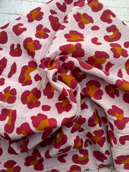 Musselintuch mit Leoprint Altrosa