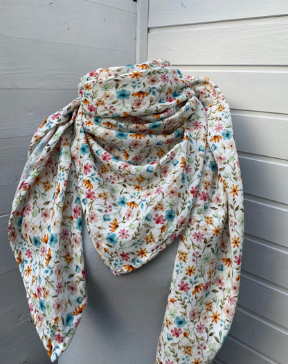 Musselintuch mit Pastell Blumen