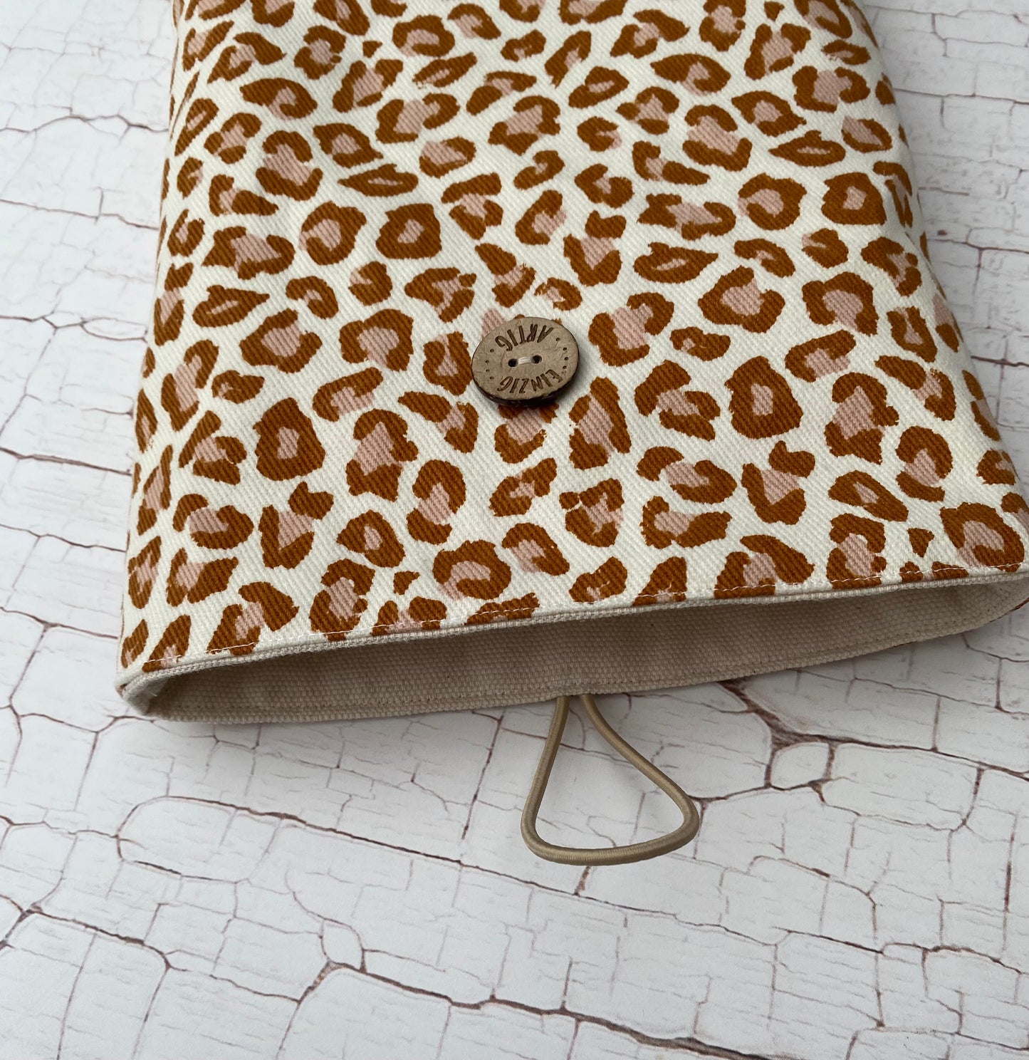 Bücherhülle aus Stoff Leoprint