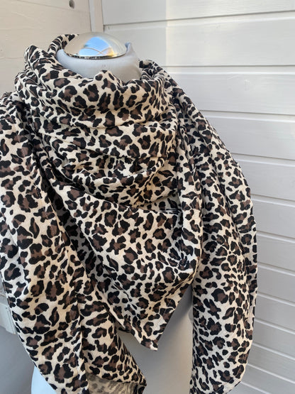 Musselintuch mit Leoprint Creme