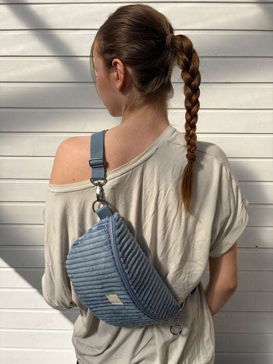Bauchtasche pastellfarben blau
