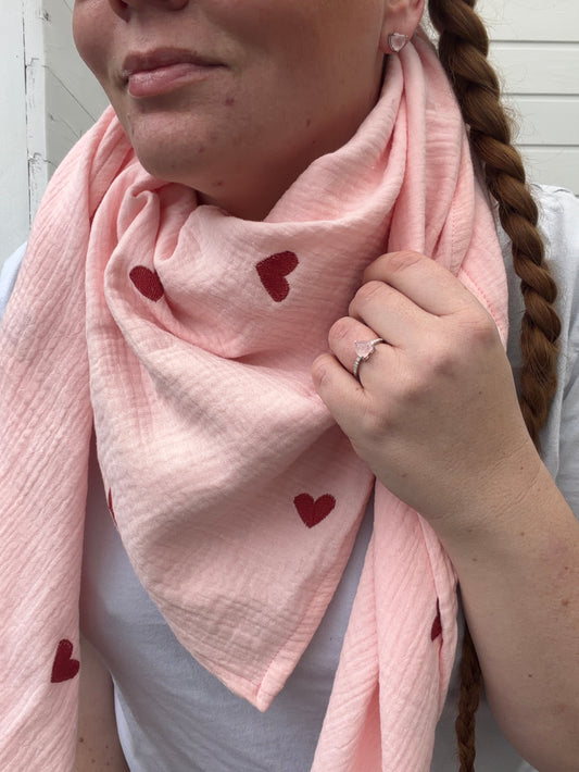 Musselintuch rosa mit Herzen