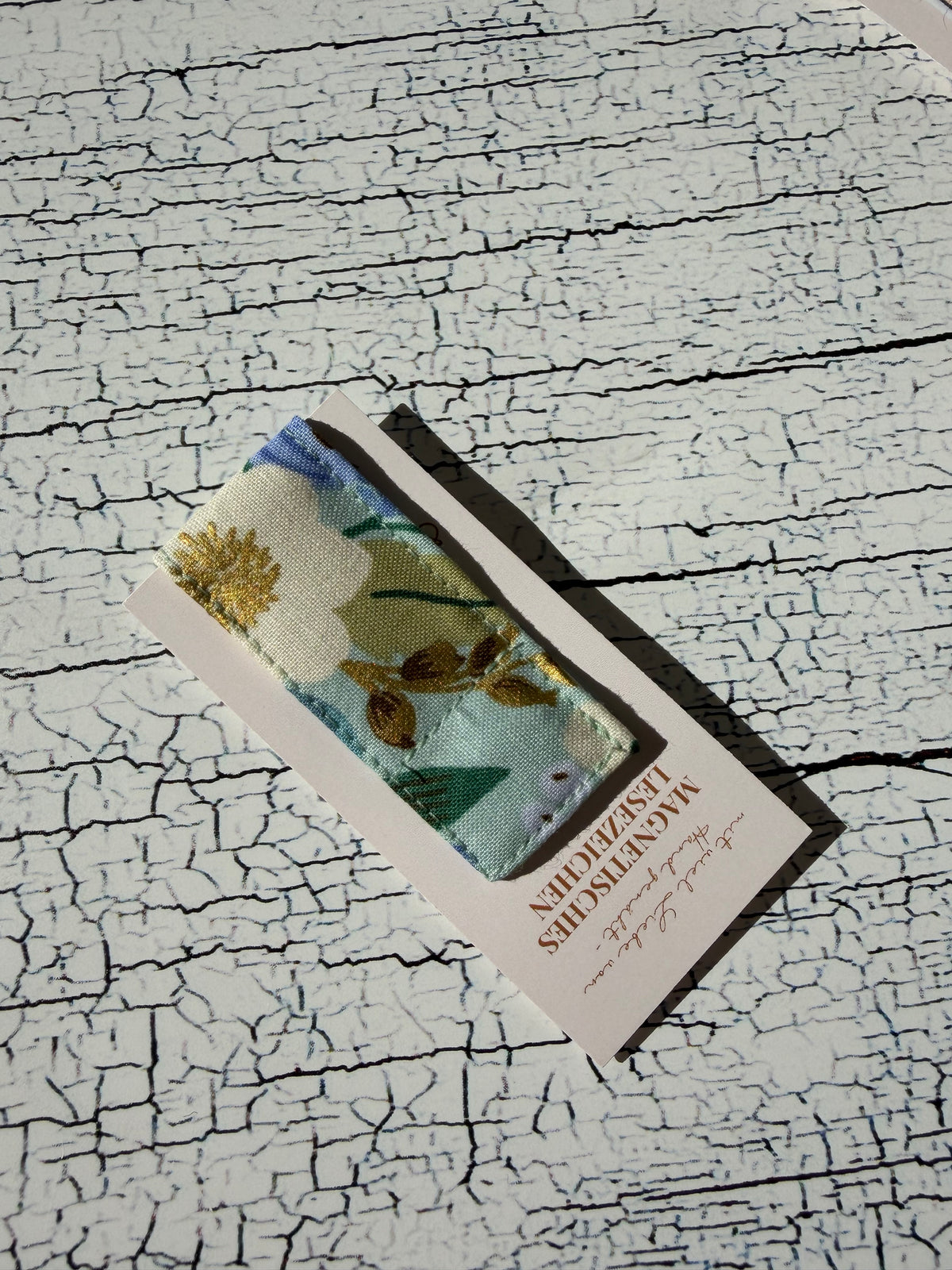 Magnetisches Lesezeichen aus Stoff