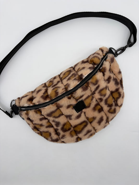 Bauchtasche aus Kunstlfell mit Leoprint