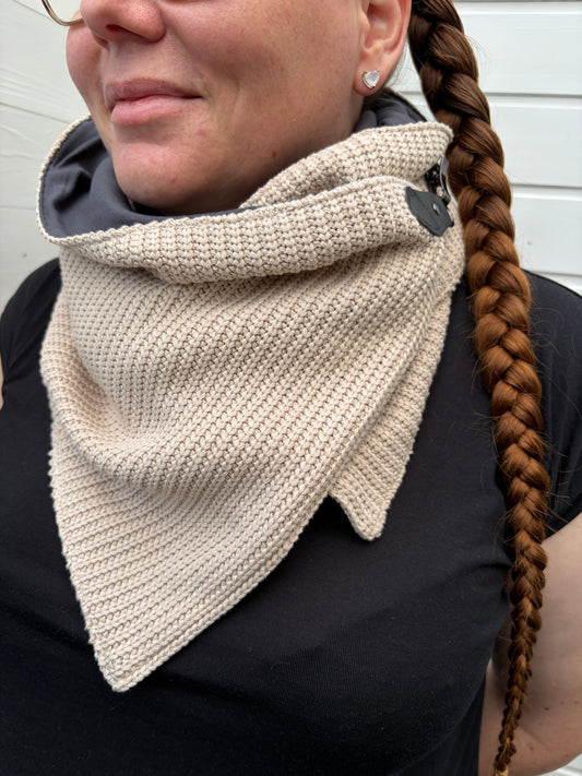 Wickelschal mit Karabiner beige