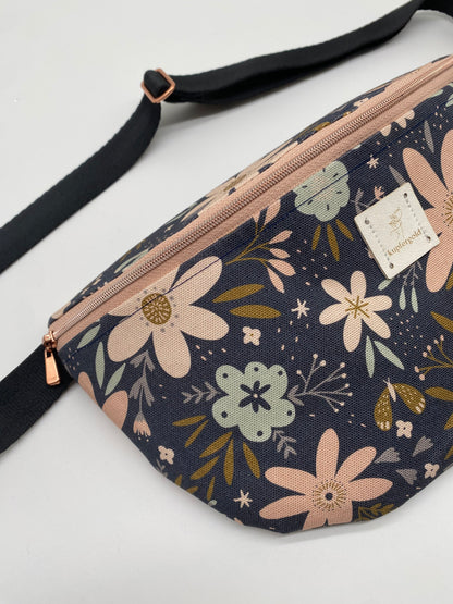 Bauchtasche mit Blumenprint und Spruch